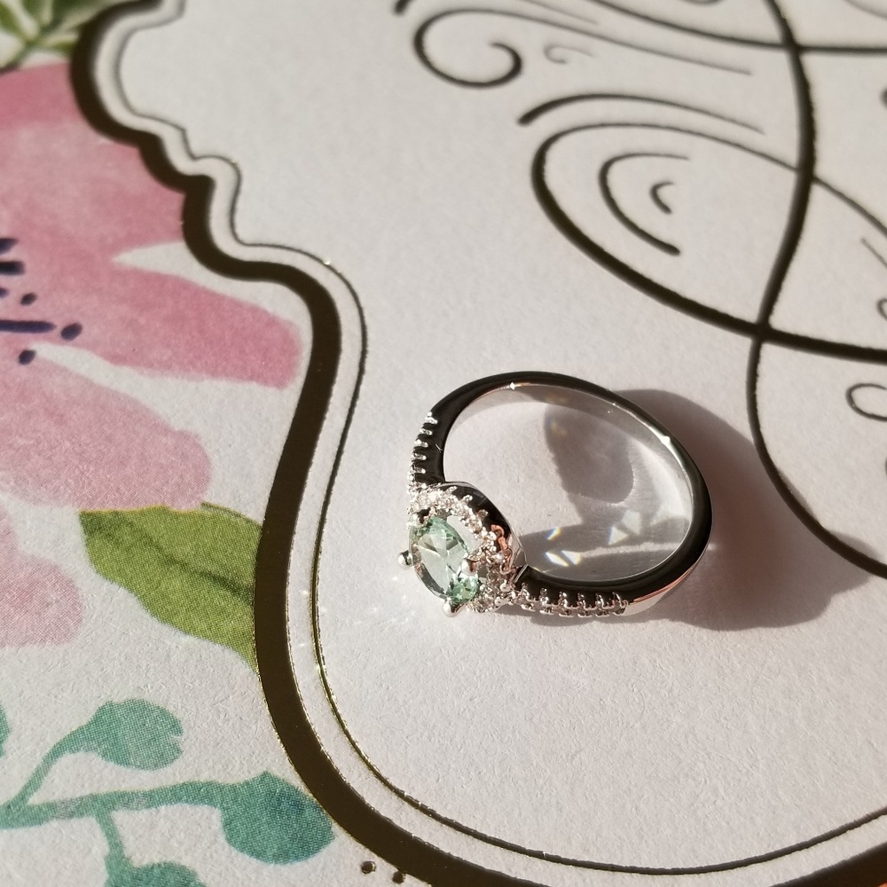 Apple Green Zircon Ring Size 7 - Picture 4 of 4